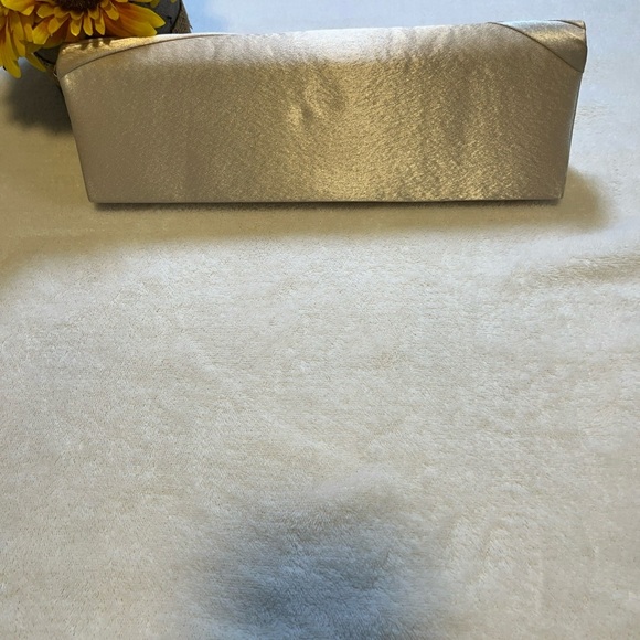 jessica mcclintock Satin Cream Clutch - Picture 3 of 6